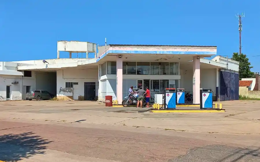 Estación de servicio en J. J. Paso (Maps)