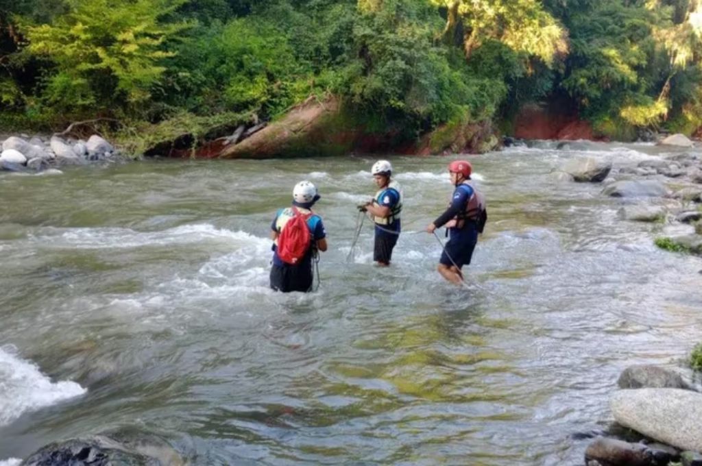 Tucumán: una turista intentó sacarse una selfie, resbaló, cayó al río y murió ahogada