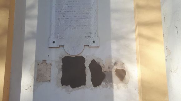 Tras el robo de la placa de Bottaro, retiraron el resto del bronce en la parroquia Nuestra Señora del Socorro