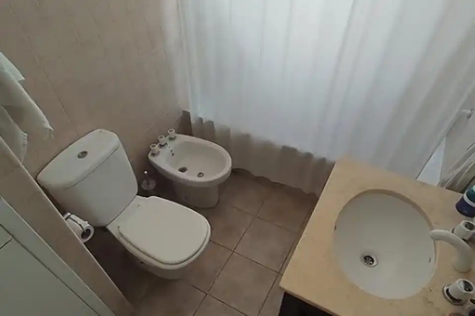 Presentaron un proyecto en la legislatura bonaerense para declarar al inodoro “un lugar para la paz”