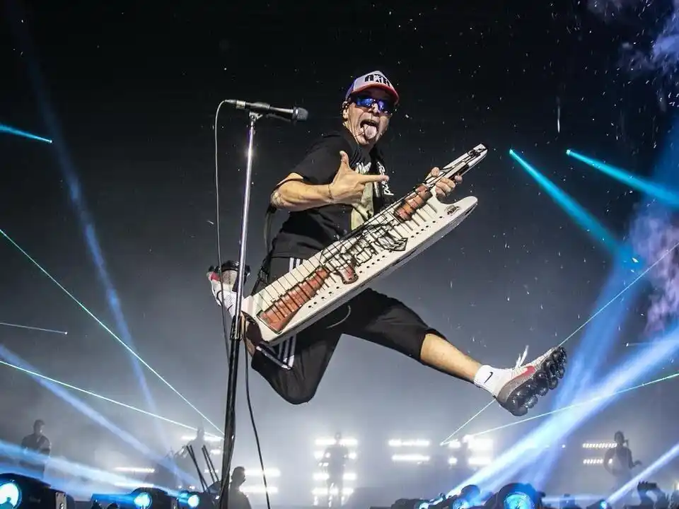 Pablo Lescano. Damas Gratis se presentará en Necochea