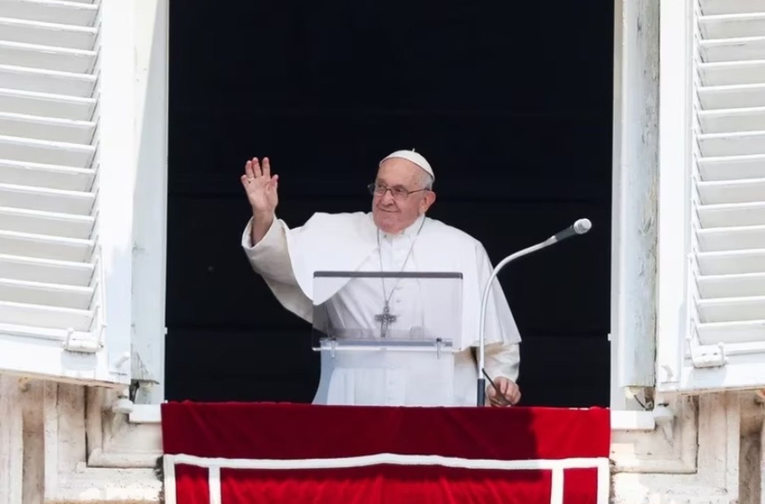 Según el galo, Bergoglio está bajo amenaza.