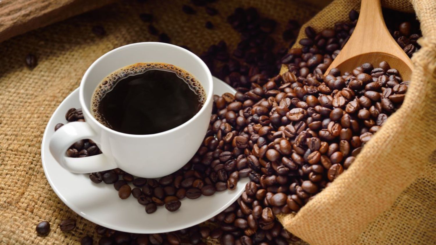 ¿El café deshidrata?