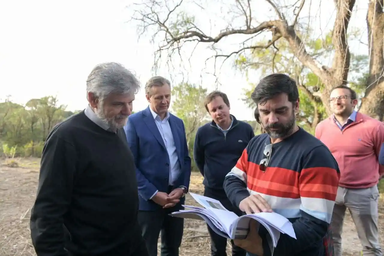 Bahl y Filmus recorrieron la obra del Planetario