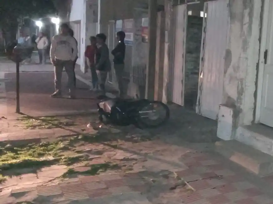 El motociclista se encuentra en terapia intensiva.