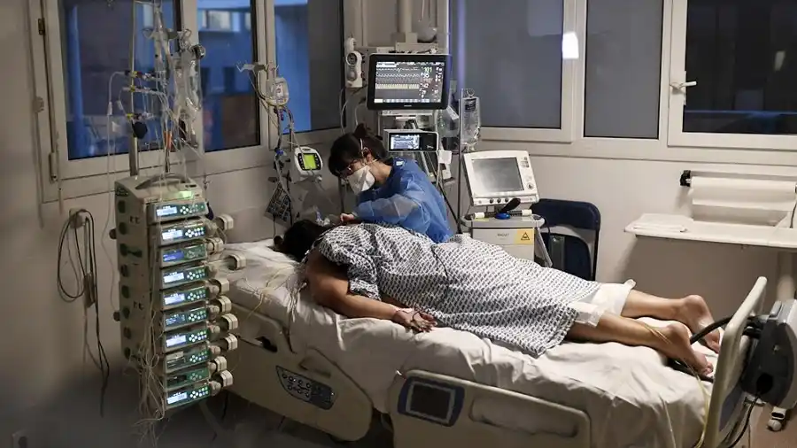 Con un promedio de 300 mil casos diarios en la última semana, Francia superó los 13.600.000 positivos desde el inicio de la pandemia.