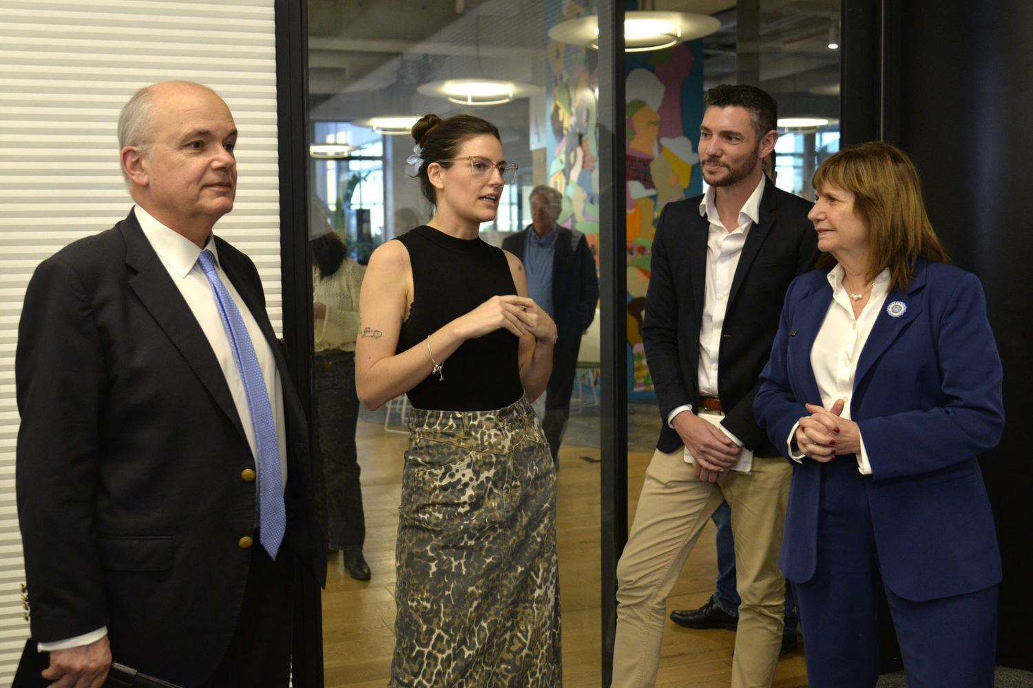 Bullrich de campaña en las oficinas de Mercado Libre destacó a la empresa: "Es el camino que la Argentina necesita"