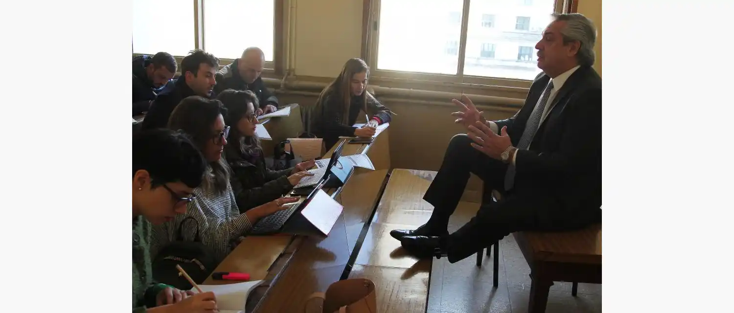 Alberto Fernández fue a la UBA a tomar examen a sus alumnos