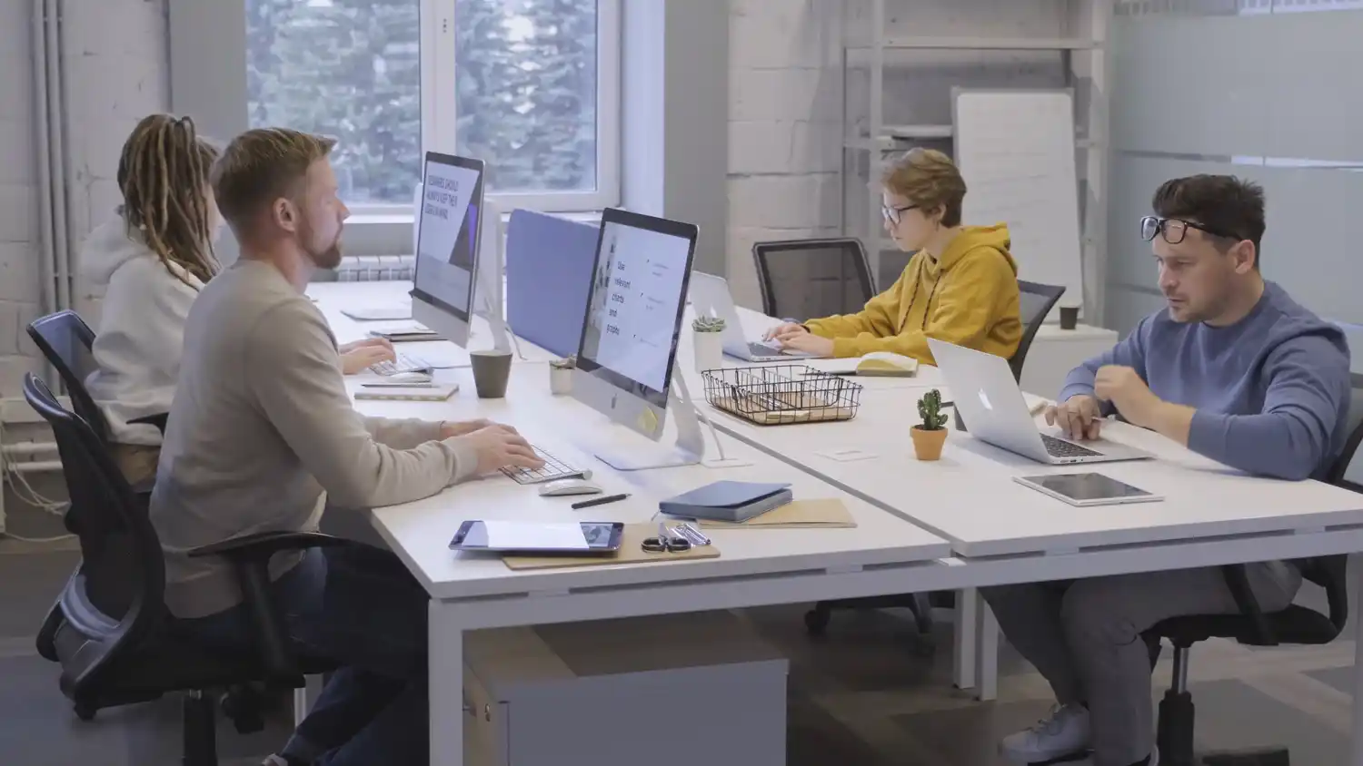 Jornadas de 12 horas, pagos de salario con tickets y vacaciones fragmentadas: los principales cambios de la reforma laboral de Milei