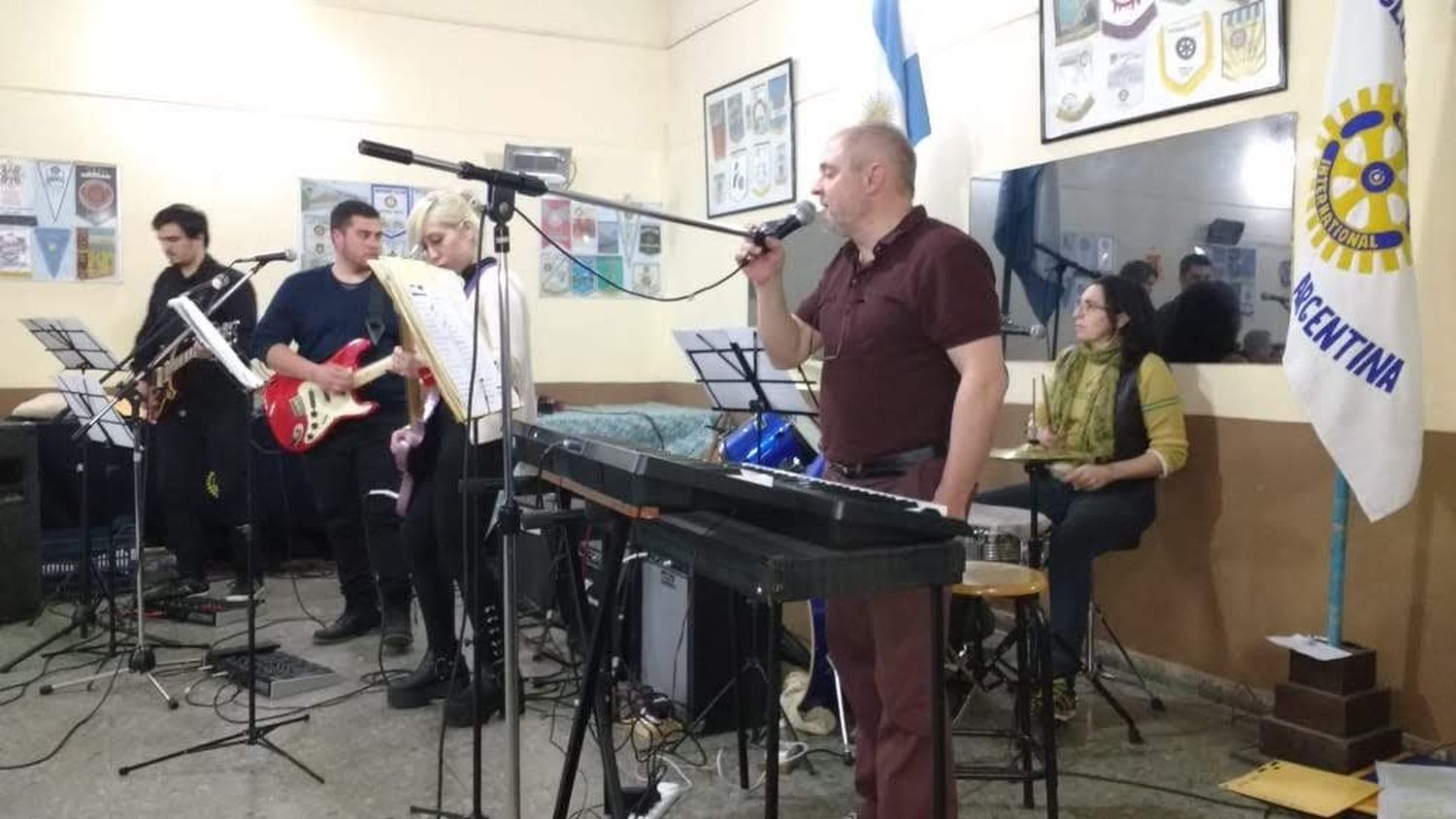 The Ex, la banda de Banfield liderada por el exdirector de una escuela y sus alumnos