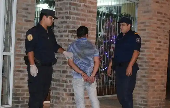 Un funcionario fue golpeado y mordido por un sujeto en la vía pública