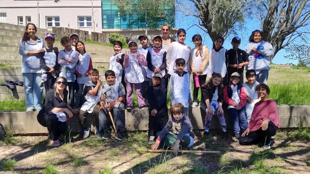 Felicitan a alumnos por su proyecto "Secretos de mi barranca"