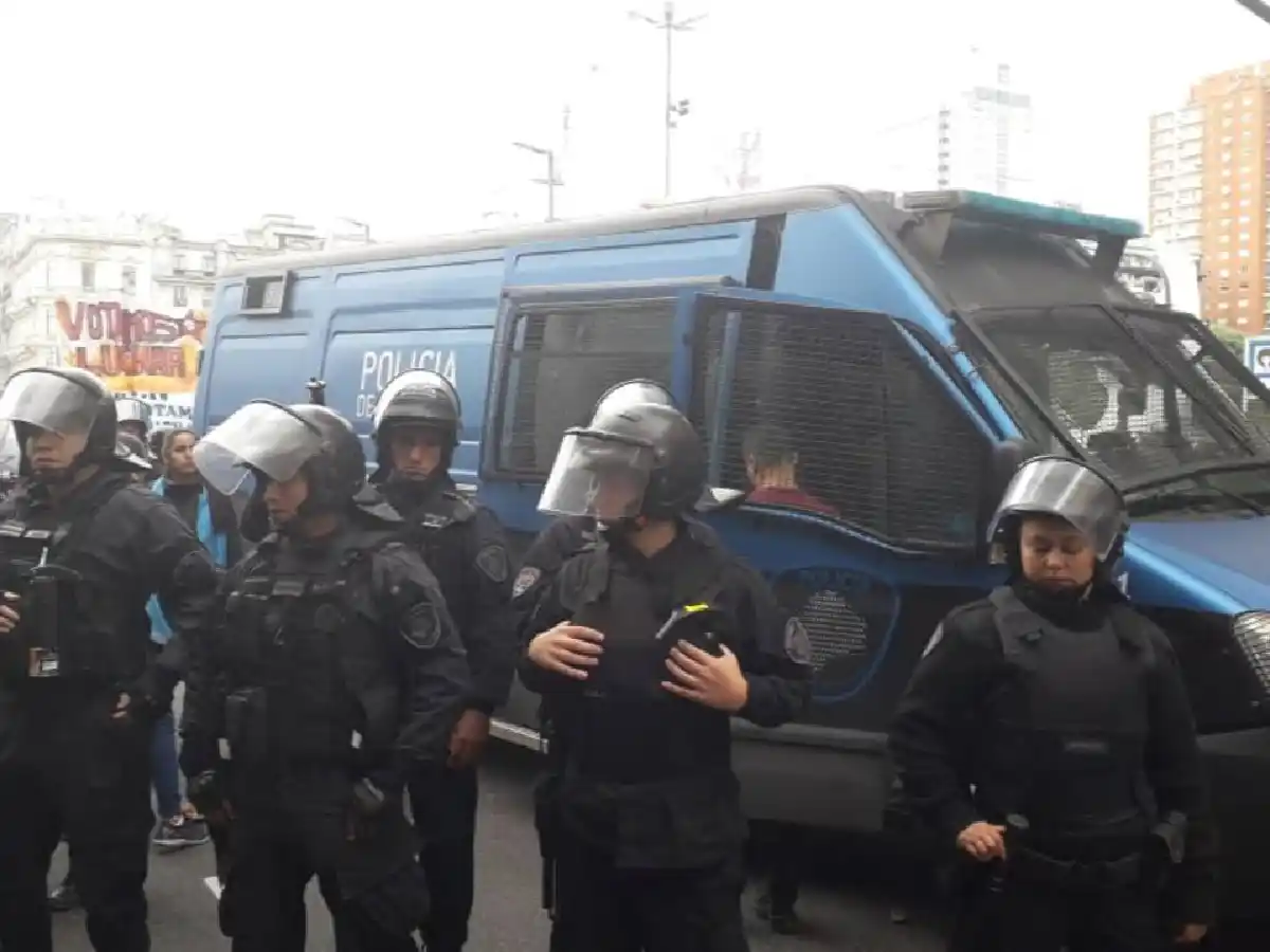Buenos Aires: 20 detenidos por incidentes en avenida de Mayo y 9 de Julio