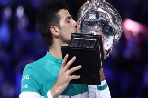 Invencible: Djokovic ganó en Melbourne y se consagró campeón del Abierto de Australia por novena vez