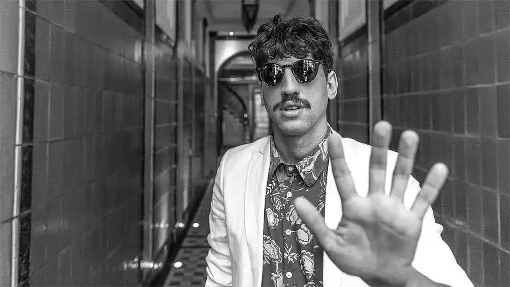 Minckas adelanta temas de «Hotel Minco», su nuevo material