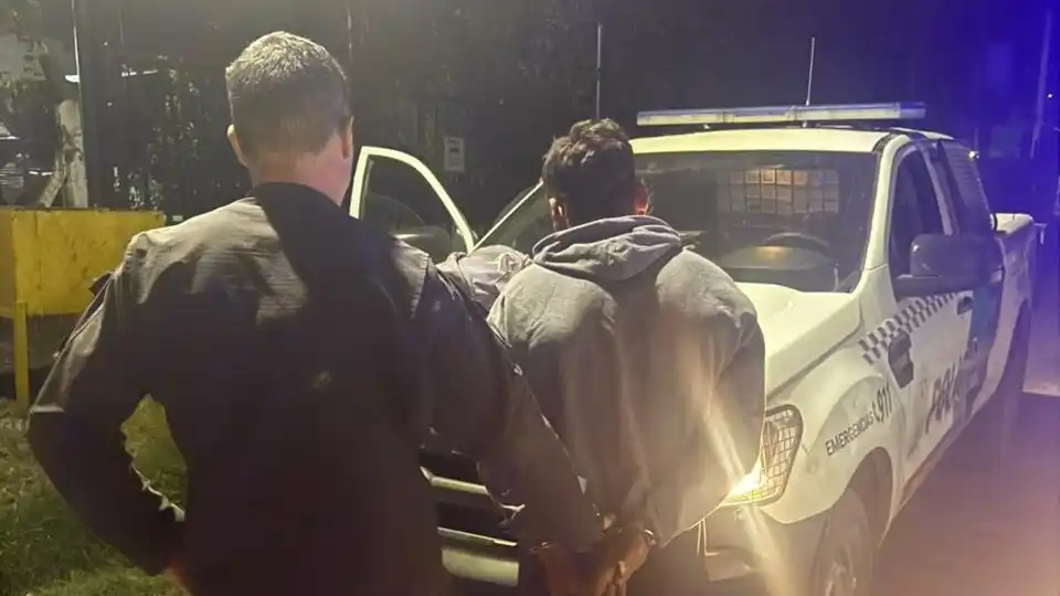 El agresor que utilizó un arma blanca sería uno de los menores, de acuerdo a fuentes policiales.