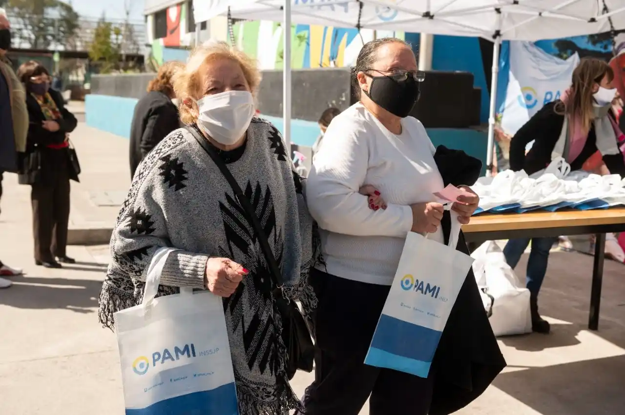 Con más del 90% de los mayores vacunados, vuelven las actividades presenciales a los centros de jubilados 