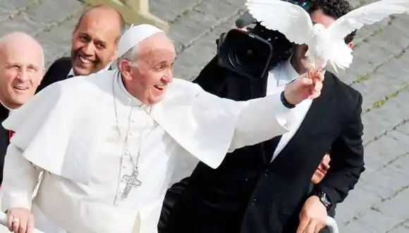 �SPaz, se necesita la paz⬝: el mensaje de Francisco,  en su décimo aniversario como pontífice