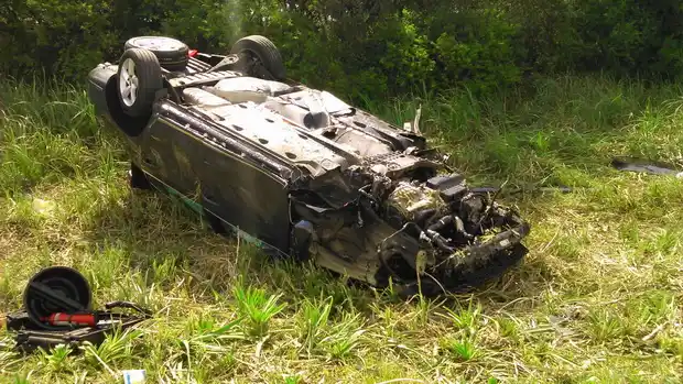 Un bonaerense despistó y volcó su auto sobre la Autovía Mesopotámica