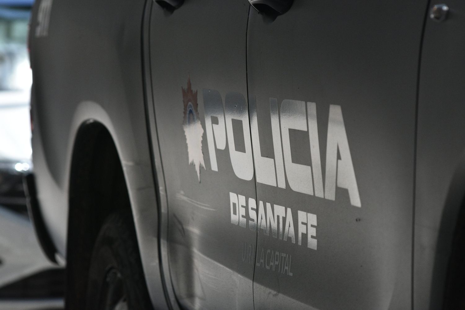 Balearon y le robaron la moto a un cadete en barrio Roma