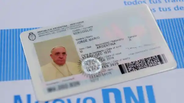 Francisco tramitó el nuevo DNI y Pasaporte argentinos