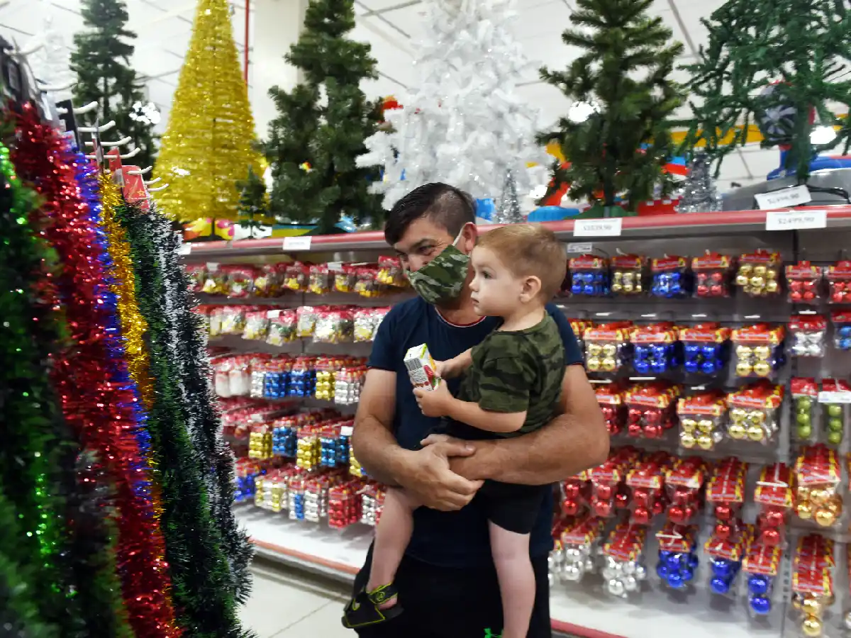 Armar el árbol de Navidad y el pesebre supera los $ 10 mil   