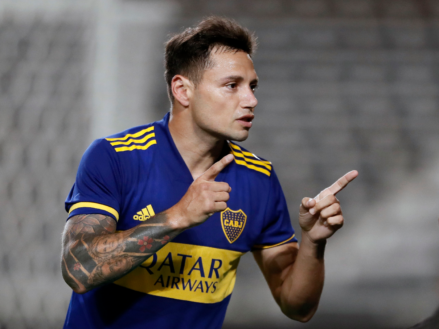 Con Cardona descartado, Zárate se gana un lugar en Boca