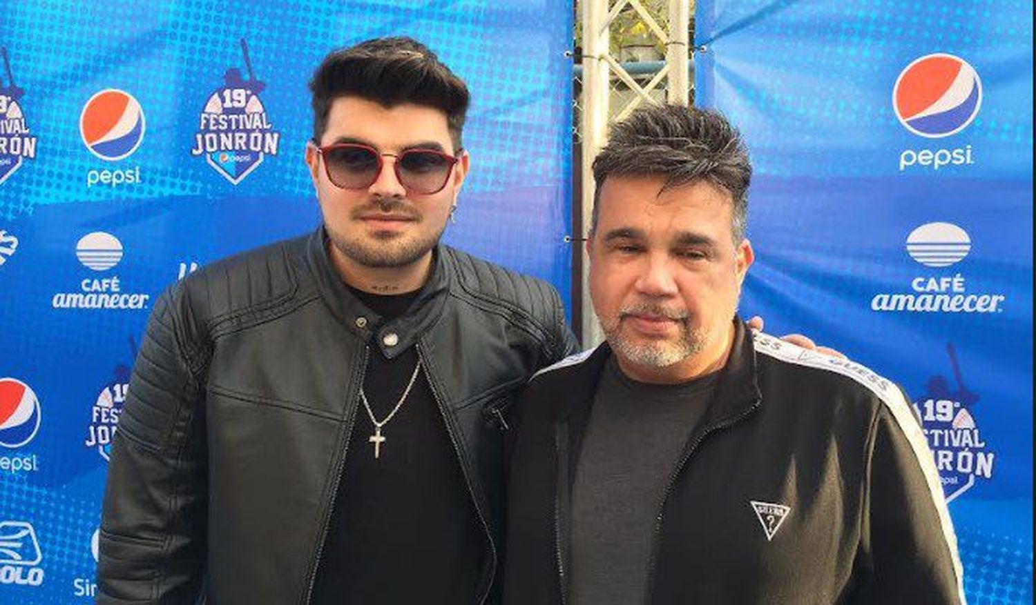 Así pasaron los artistas por la alfombra azul del derby del jonrón Pepsi
