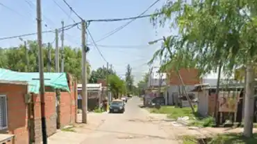 Un hombre fue arrastrado por el aire en la zona oeste tras tratar de que no se le volara el techo