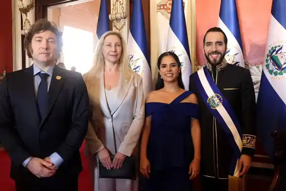 Milei participó de la asunción de Bukele en El Salvador y emprendió el regreso a la Argentina
