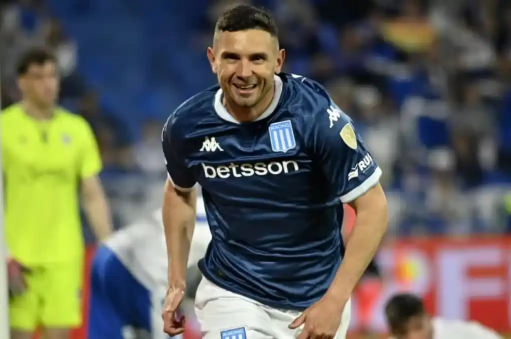 El festejo de Maravilla Martínez tras el gol de Racing ante Vélez (Fotobaires)