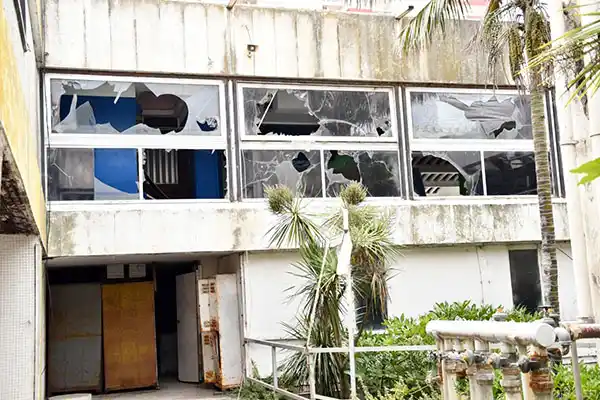 Grupo de concejales recorrieron las ruinosas instalaciones del Casino