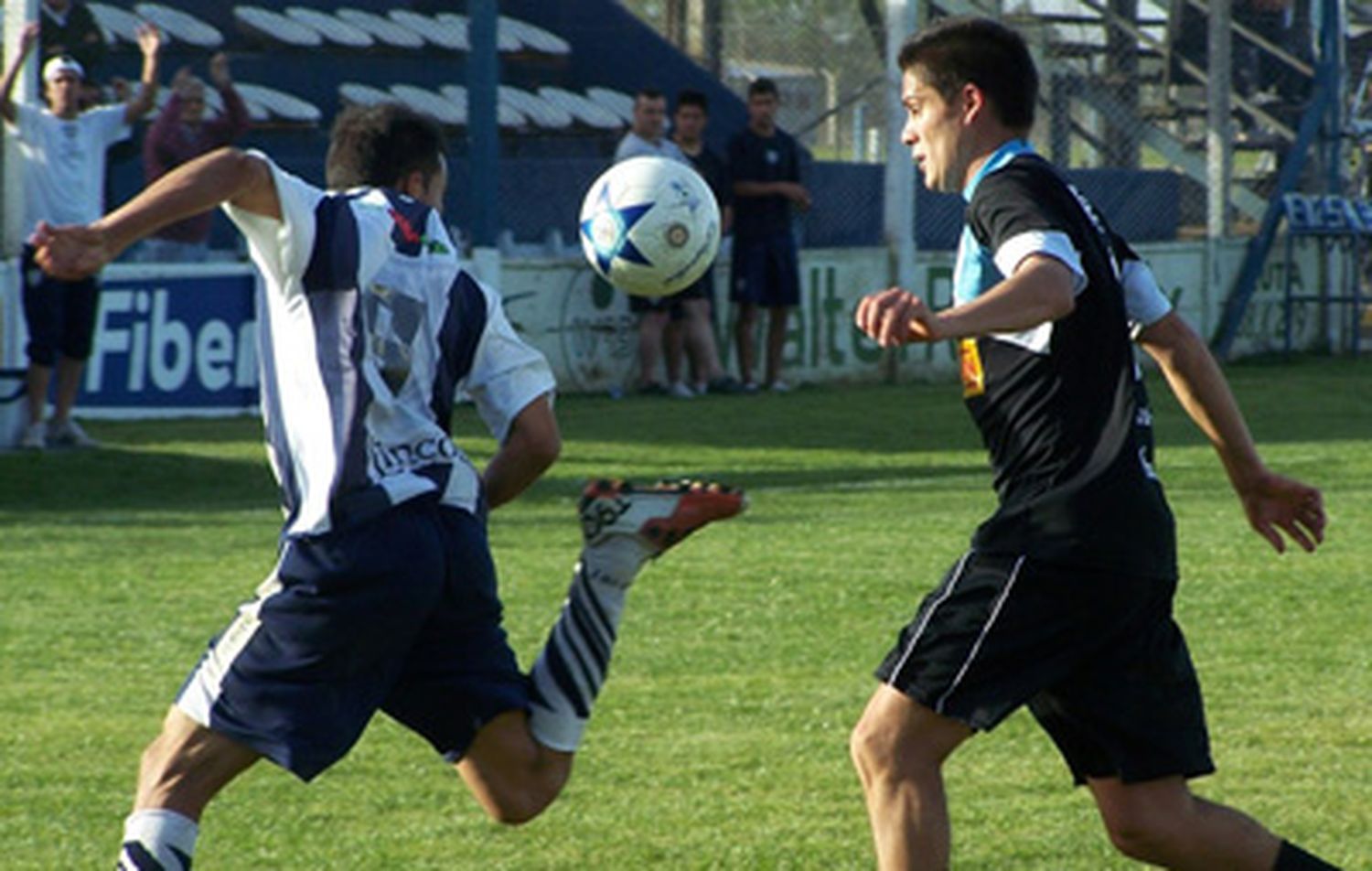 Juventud igualó con El Linqueño en su debut