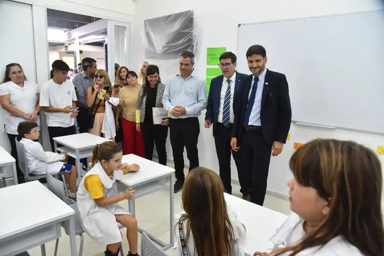 Inauguraron escuela en Pueblo Ester