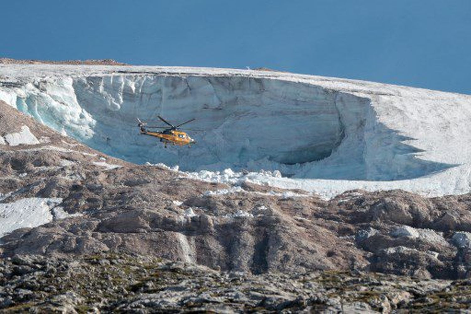 ¡SE DERRITE LA TIERRA! Se derrumba un glaciar en Italia (+ Fotos)
