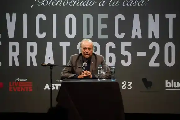 "Vengo a despedirme de los escenarios, no de la gente, ni del país y los amigos"