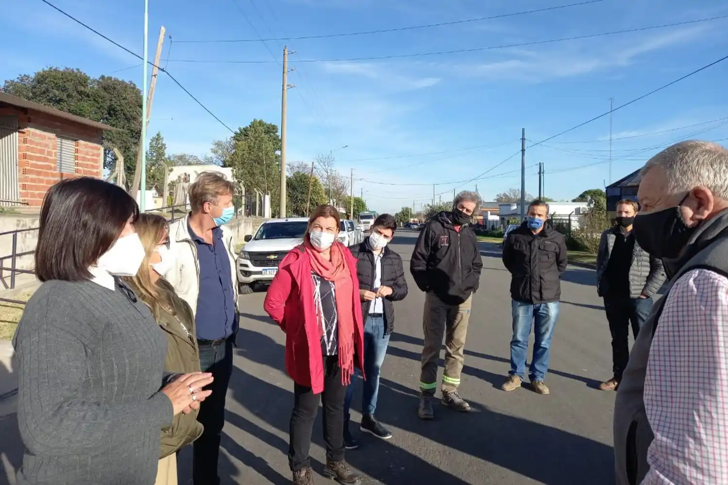Continúa la obra de pavimentación del acceso y mejoran el proyecto original