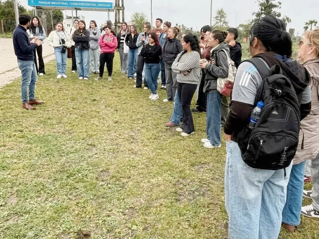 Estudiantes universitarios de la UADER recorrieron el Parque Industrial