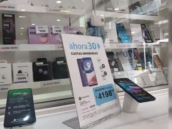 Se oficializó la rebaja de aranceles para la importación de teléfonos celulares