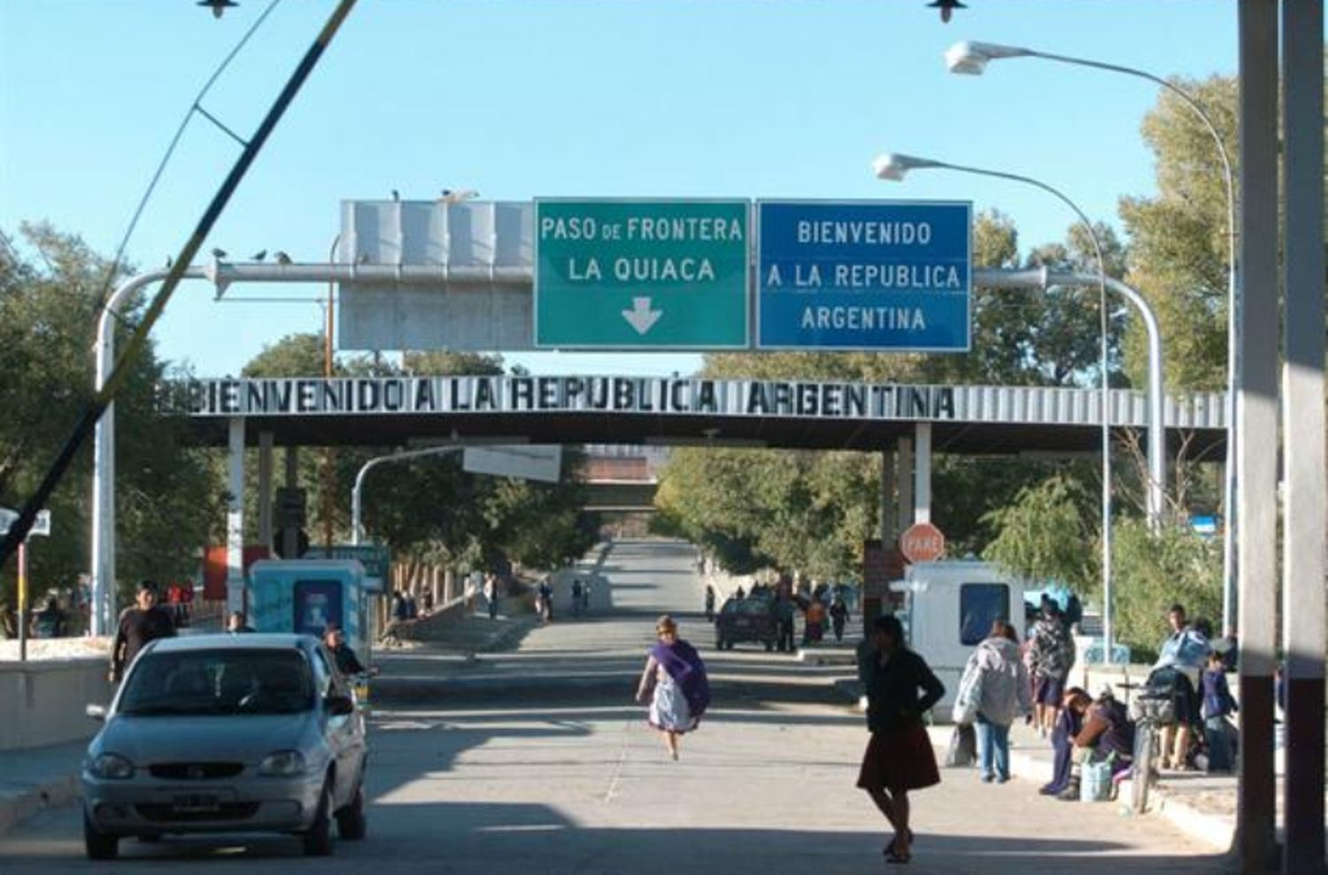 Evalúan cerrar todas las fronteras terrestres para frenar el avance del coronavirus