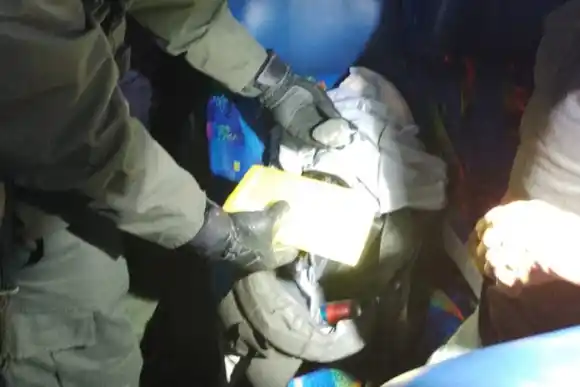 En la mochila, el pasajero de un ómnibus llevaba más de un kilo de cocaína: estaba viajando a Rosario
