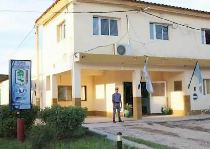 Entró a robar en tres casas y 
se quedó dormido en la última