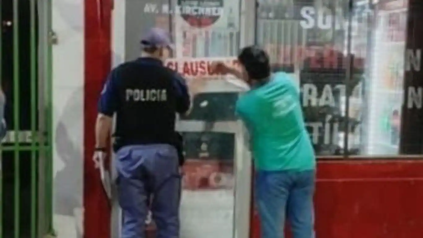 Reclausuran un local comercial tras romper fajas y reabrir ilegalmente