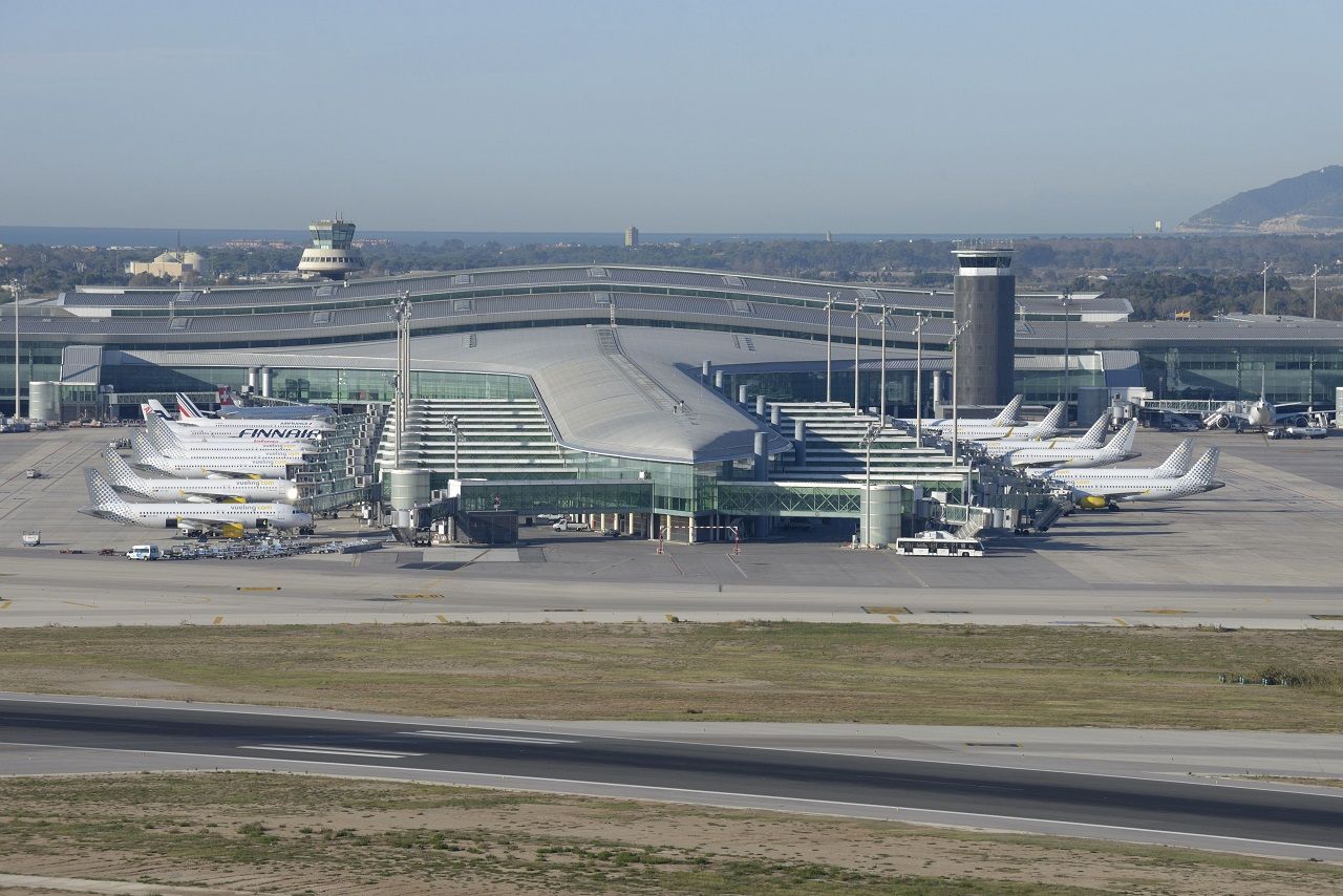 Autoridades de Cataluña abren expedientes para sancionar a 16 aerolíneas