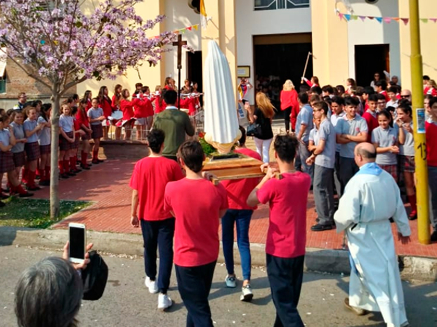 San Francisco recibió la imagen peregrina de la Virgen de Fátima