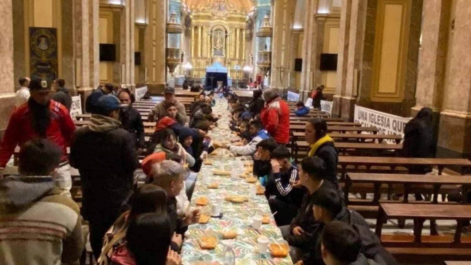 La Catedral de Buenos Aires se transformó en un comedor comunitario