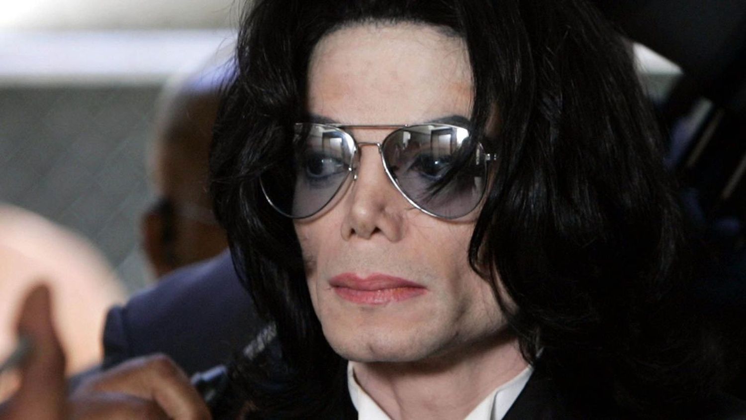 Las desesperantes horas finales de Michael Jackson: sedantes, fotos de niños y una muñeca macabra