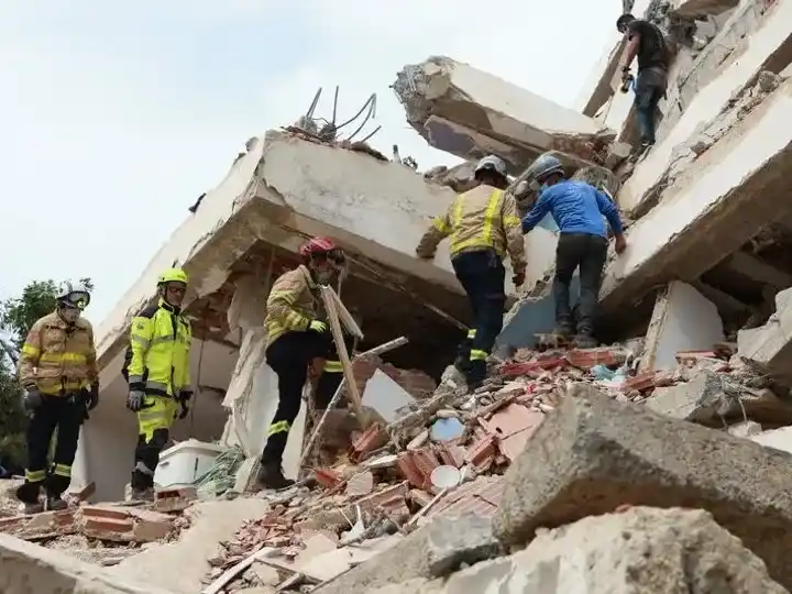La cifra oficial de fallecidos se elevó a 2.295 personas.