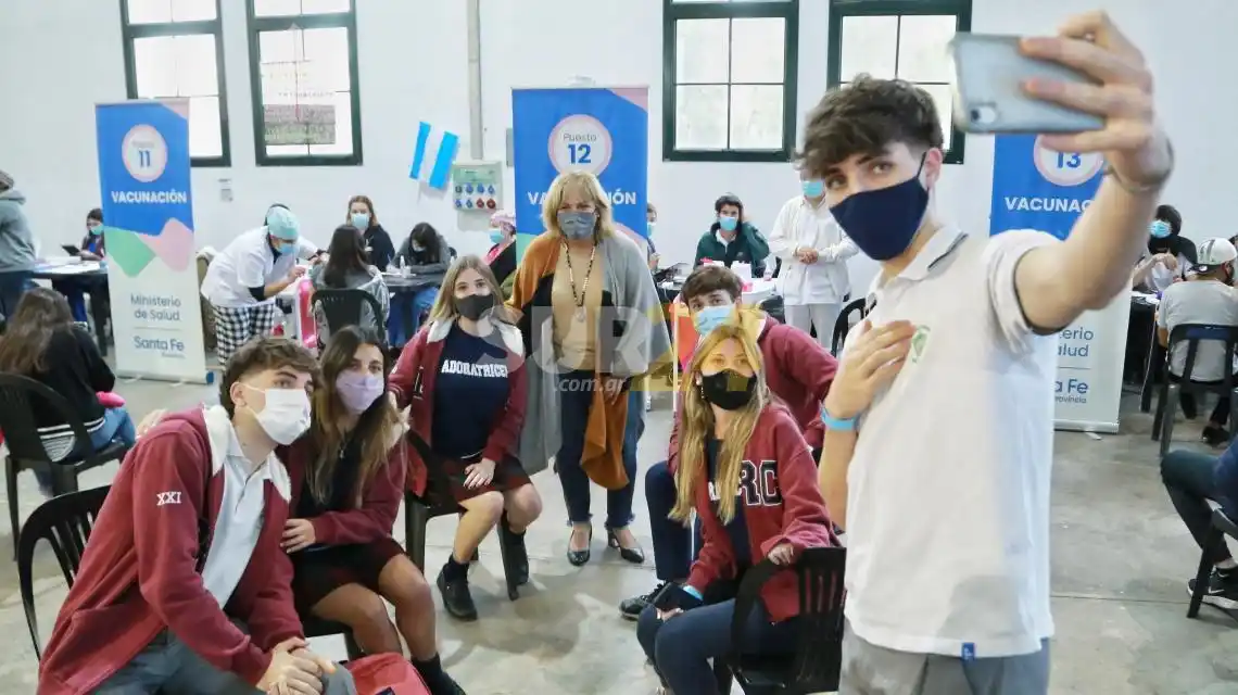 Inició la vacunación contra el Covid-19 a personas de 12 a 17 años sin factores de riesgo