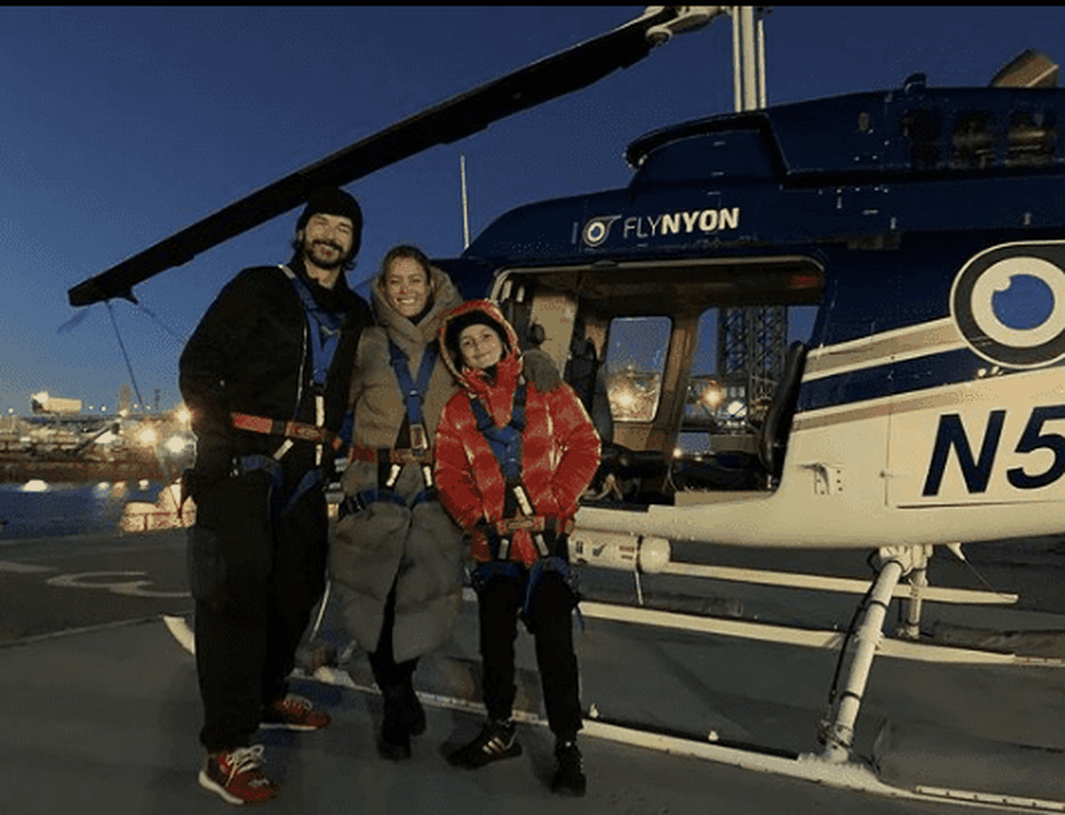 Arjona con Deisy Arvelo y el hijo de ambos. Foto Instagram